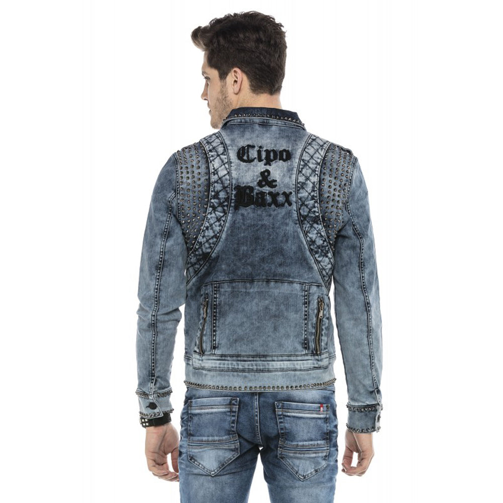 Eine Cipo & Baxx Herren Jeans Jacke in blau mit aufwendiger Nietenverzierung und stylischer Stoffwaschung zudem Elasthan