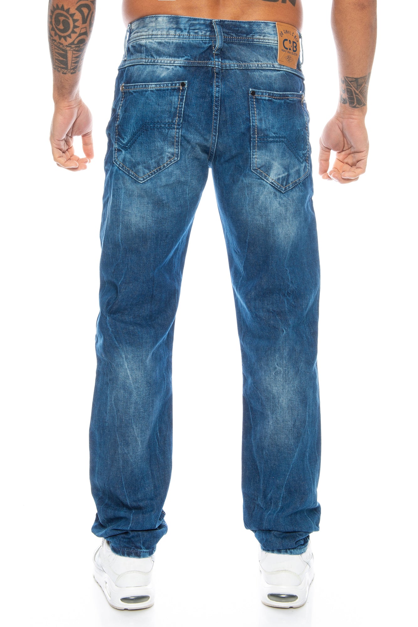 Eine blaue Cipo & Baxx Herren Jeans mit dicken Nähten und Slim Fit Stil für jede Situation tragbar
