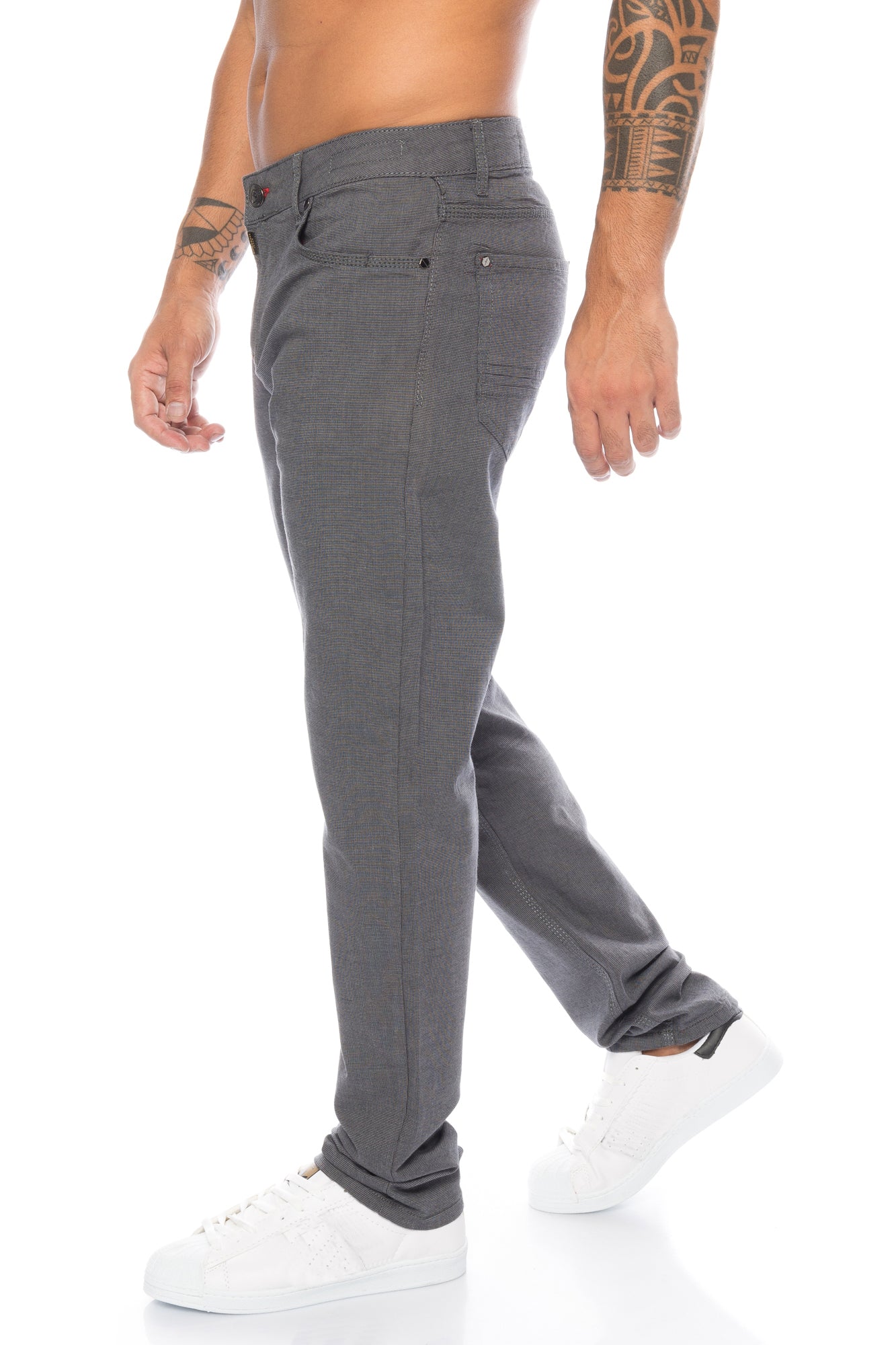 Eine Cipo und Baxx Herren Slim Fit Stoff Hose mit schönem Muster und modernem Design in blau, anthrazit oder grau