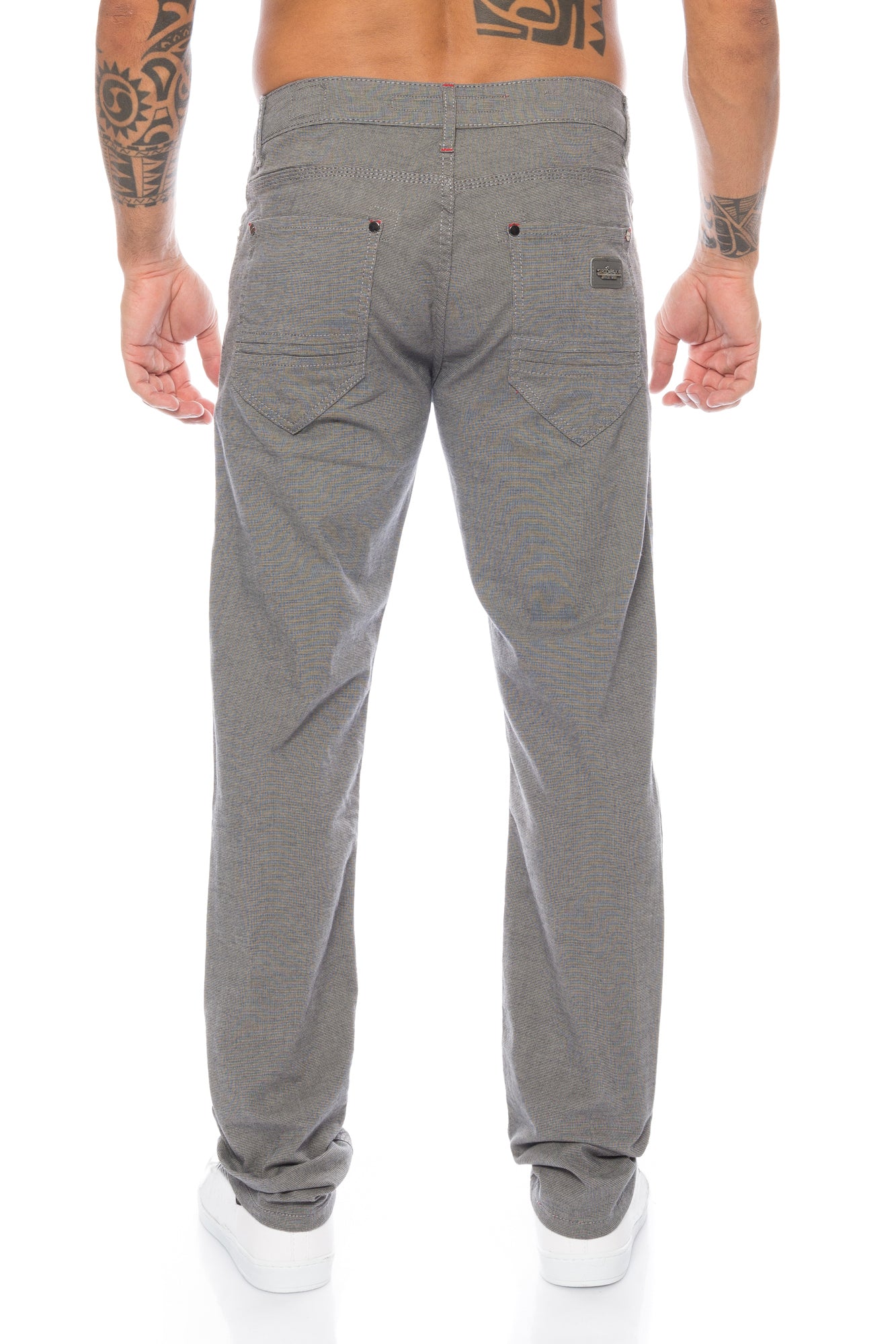Eine Cipo und Baxx Herren Slim Fit Stoff Hose mit schönem Muster und modernem Design in blau, anthrazit oder grau