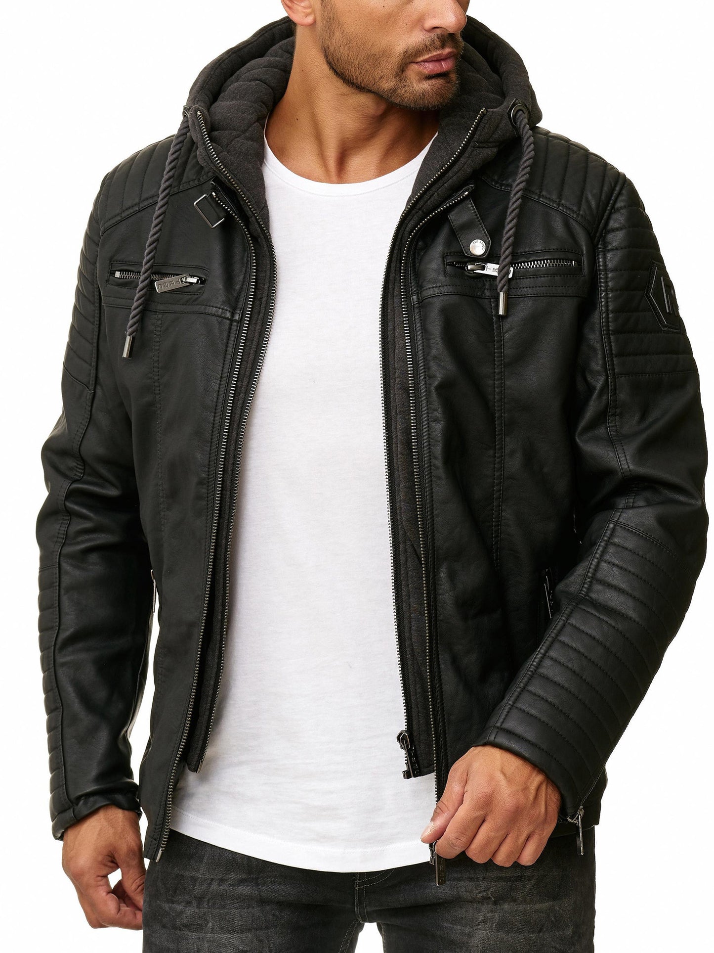 Eine Redbridge Herren Kunstleder Jacke in schwarz im Bikerlook mit integrierter Sweatjacke.