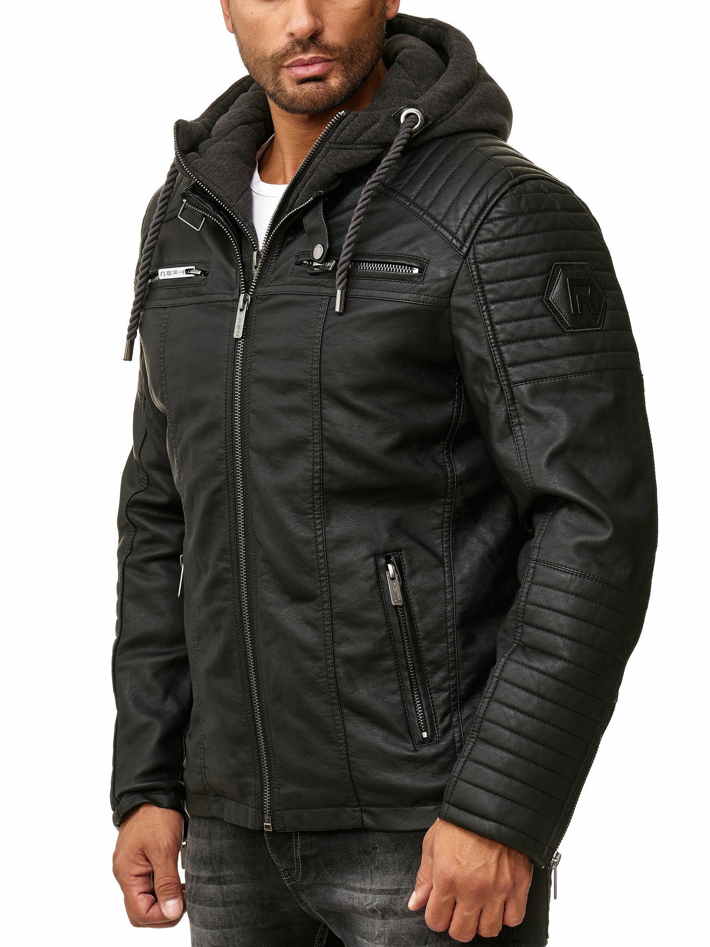 Eine Redbridge Herren Kunstleder Jacke in schwarz im Bikerlook mit integrierter Sweatjacke.