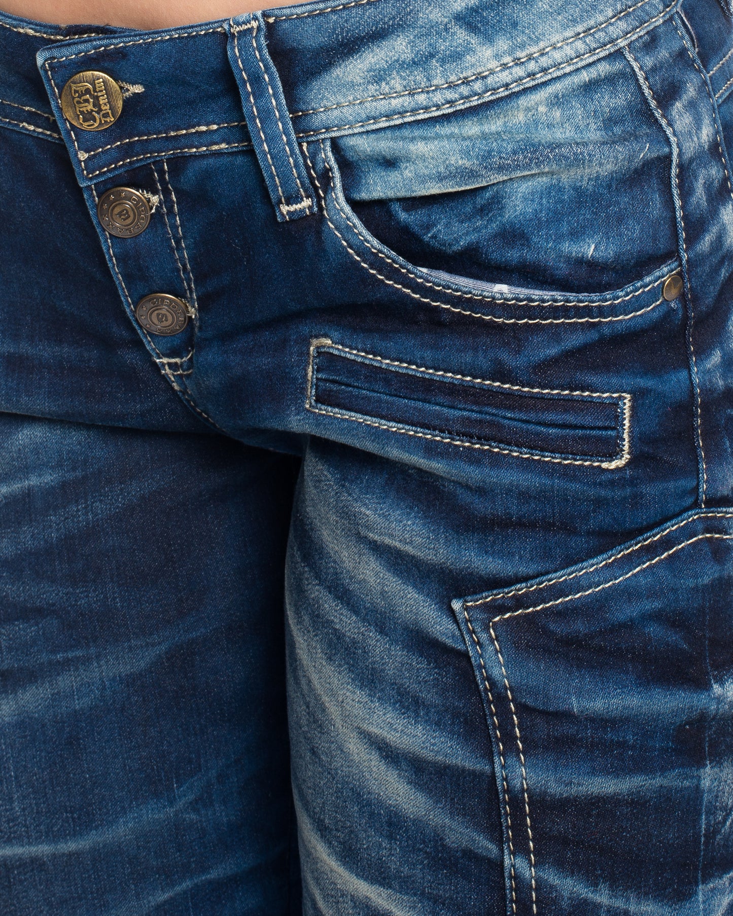 Eine Cipo und Baxx Damen Slim Fit Jeans in blau mit ausgefallener Nahtstruktur und stylischer Waschung