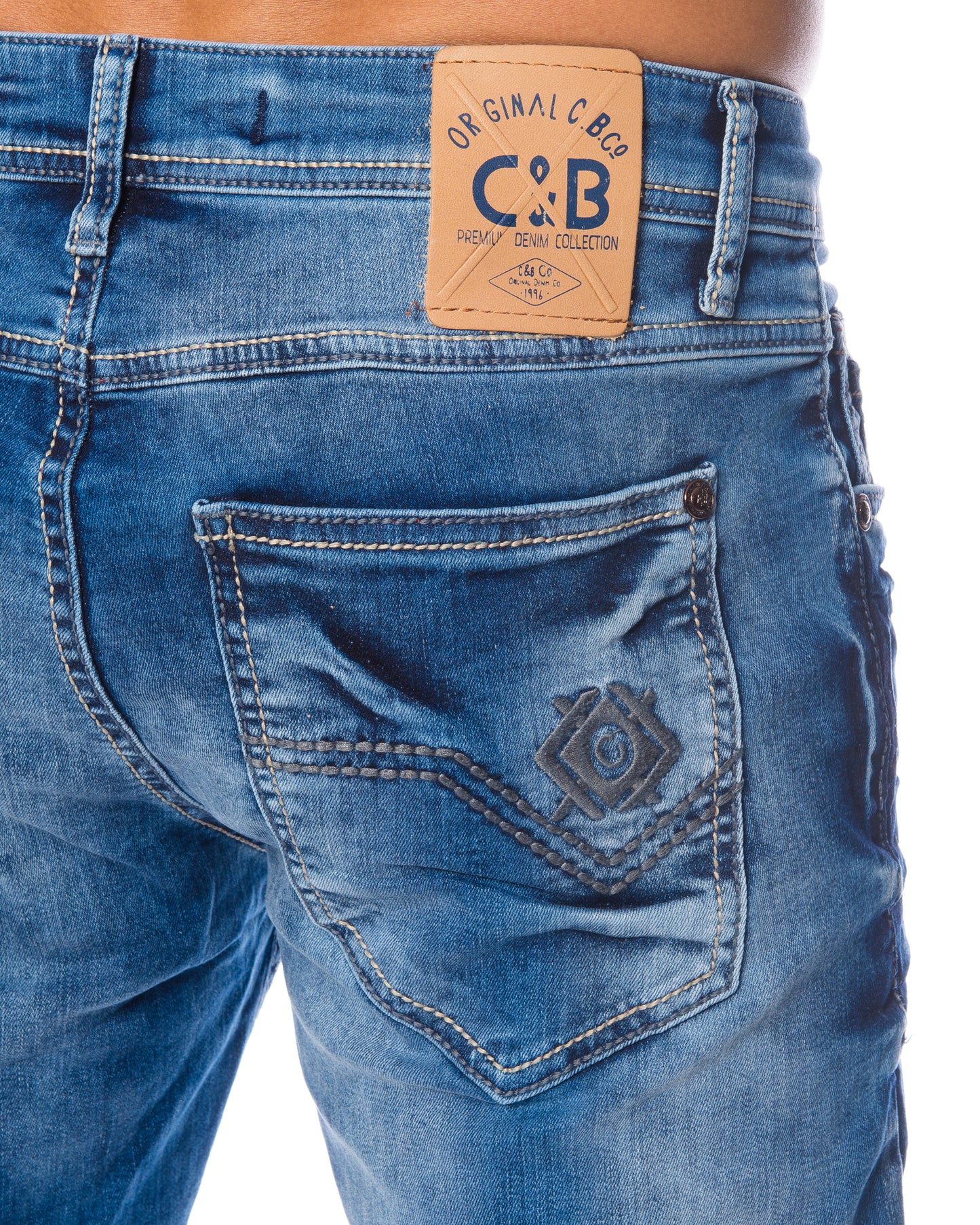 Eine blaue Cipo und Baxx Herren Jeans mit dicken Nähten und Slim Fit Stil für jede Situation tragbar