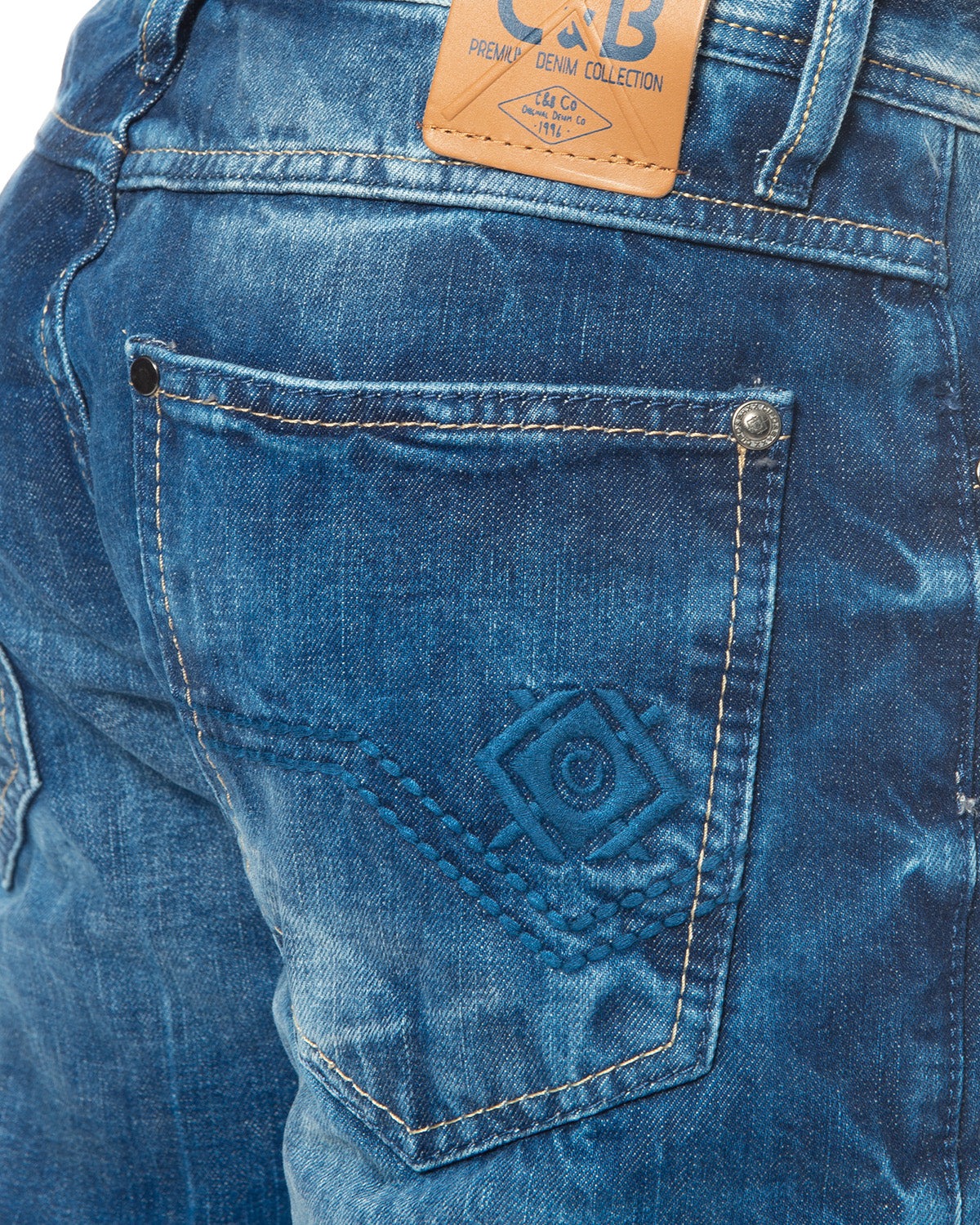 Eine blaue Cipo & Baxx Herren Jeans mit dicken Nähten und Slim Fit Stil für jede Situation tragbar