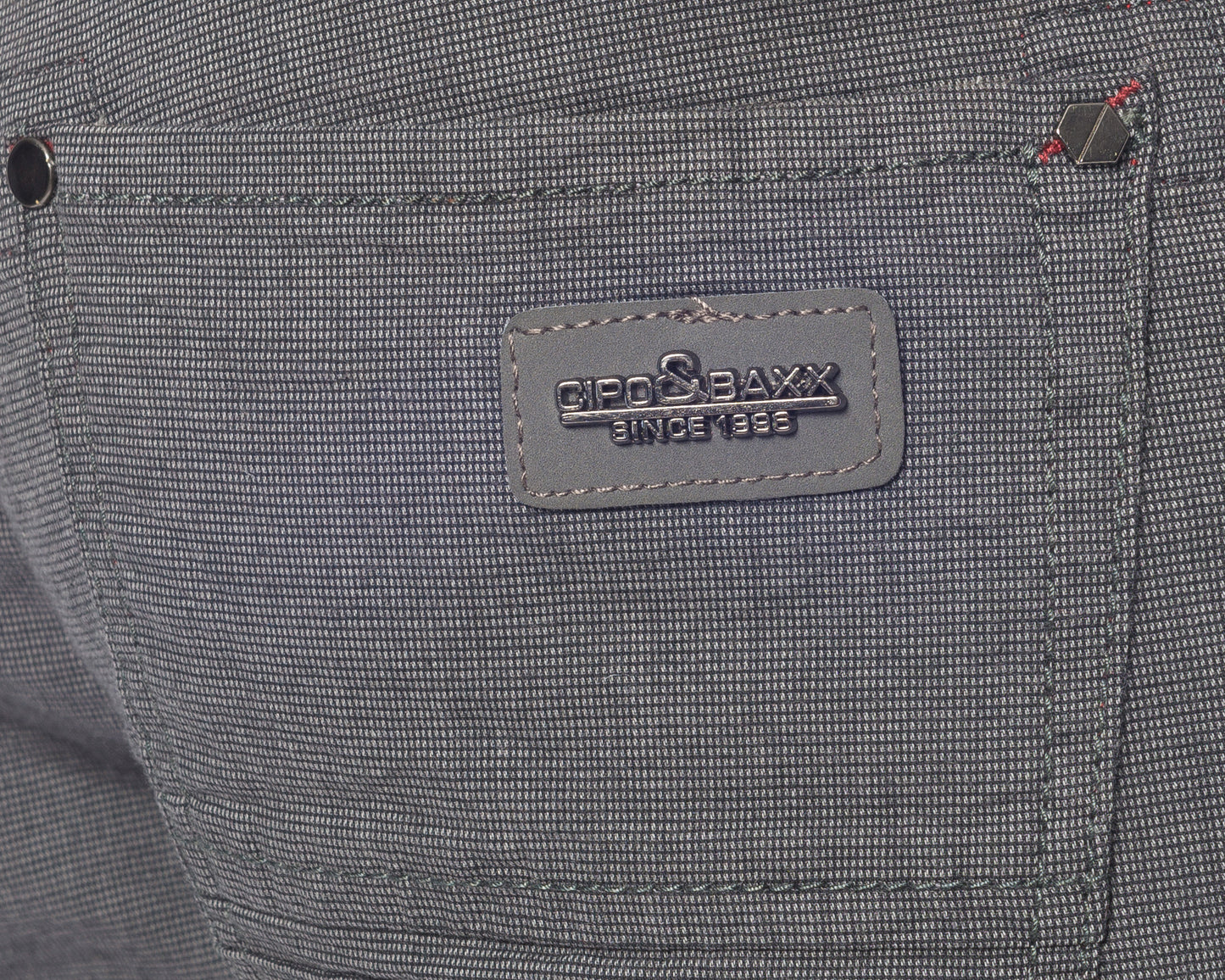 Eine Cipo und Baxx Herren Slim Fit Stoff Hose mit schönem Muster und modernem Design in blau, anthrazit oder grau