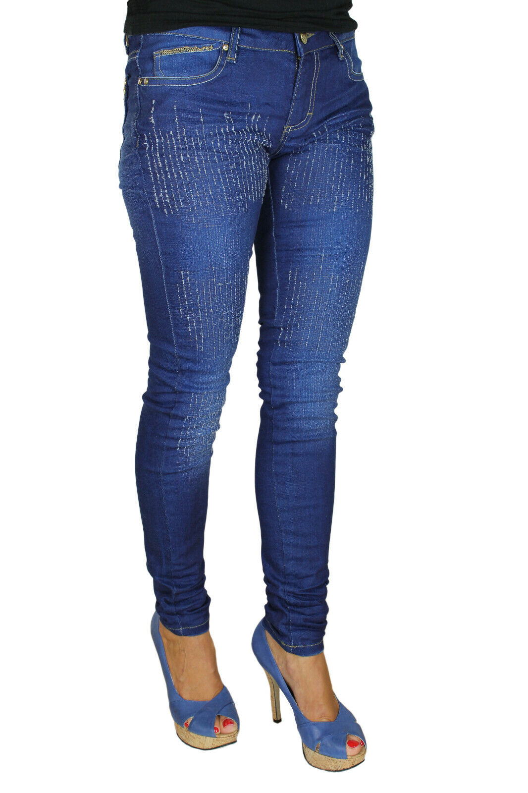 Redbridge Damen Jeans Hose in blau mit kleinen used Effekten im Stoff.