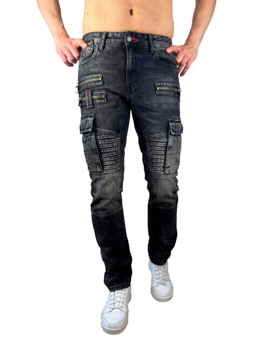 Eine schwarze Cipo & Baxx Herren Jeans Hose im Cargo Style mit aufwendiger Nahtstruktur und schöner Waschung