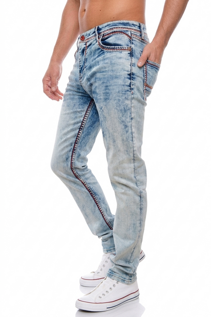 Cipo & Baxx Herren Jeans 892 Regular Slim Fit Rückansicht mit Kontrastnahtstruktur auf den Hintertaschen